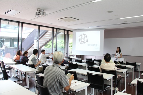 主讲教师带领学生领略粤语文化 主讲教师带领学生领略粤语文化