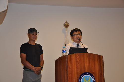 张道建院长欢迎金永刚先生到伊斯兰堡孔子学院演讲 张道建院长欢迎金永刚先生到伊斯兰堡孔子学院演讲