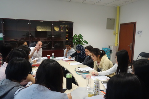 Frank_Zenker_研究员在座谈讲解 Frank_Zenker_研究员在座谈讲解