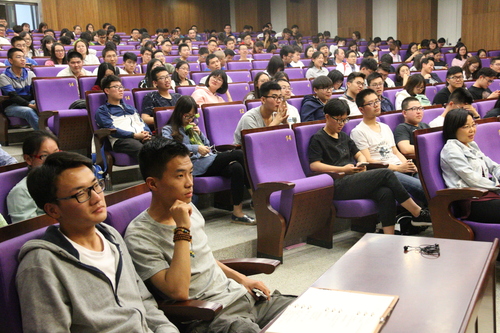 同学们认真听讲 同学们认真听讲