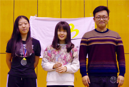 老师与部分获奖选手合影 老师与部分获奖选手合影