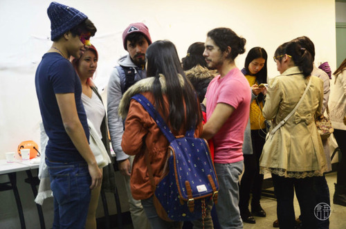 中外同学亲切交流 中外同学亲切交流