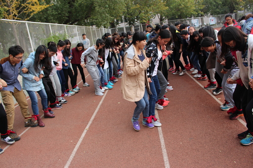 团校学员相互配合 团校学员相互配合