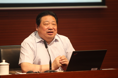 李书记作报告 李书记作报告