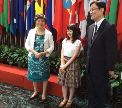 遣中使代表上寺夏琴与领导们在一起.JPG 遣中使代表上寺夏琴与领导们在一起.JPG