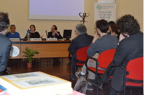 圣心孔院外方院长主持发言 圣心孔院外方院长主持发言