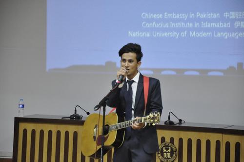 参赛选手Ahsam Ullah:对面的女孩看过来 参赛选手Ahsam Ullah:对面的女孩看过来