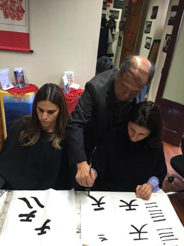 李志伟先生指导学生习作 李志伟先生指导学生习作