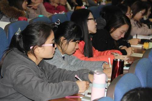学员们认真笔记 学员们认真笔记