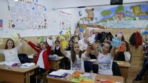 展示剪纸作品 展示剪纸作品