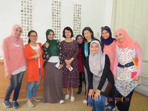 全体师生参加开幕式并留念 全体师生参加开幕式并留念