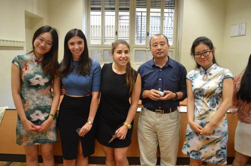 5院长与大家合影留念 5院长与大家合影留念