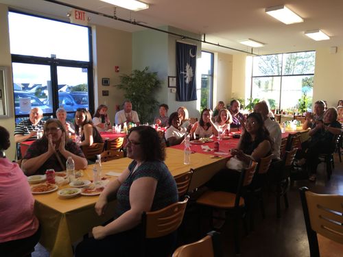 家长观看学生表演 家长观看学生表演