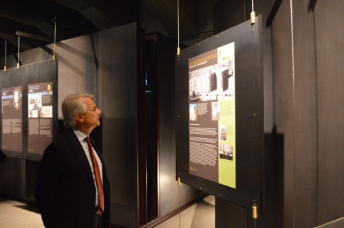 2中意各界人士参观展览 2中意各界人士参观展览