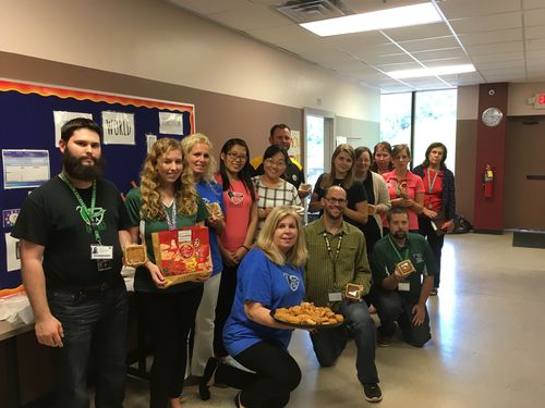 海岸高中全体教师中秋佳节合影留念 海岸高中全体教师中秋佳节合影留念