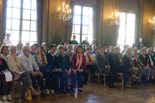 前排右五为南希市市长 ,右六为中国驻斯特拉斯堡总领事 前排右五为南希市市长 ,右六为中国驻斯特拉斯堡总领事