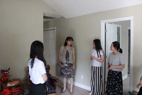 汉办官员视察孔子课堂3 看望志愿者教师 汉办官员视察孔子课堂3 看望志愿者教师