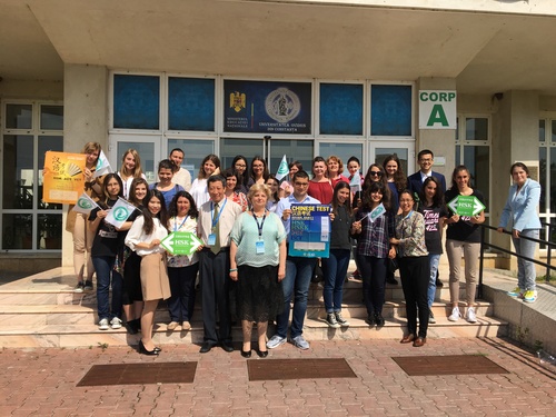 考试结束后合影留念 考试结束后合影留念