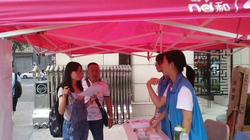 6-迎新志愿者热情服务 6-迎新志愿者热情服务