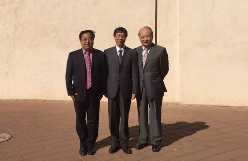 崔校长、詹大使及罗院长三人合影 崔校长、詹大使及罗院长三人合影