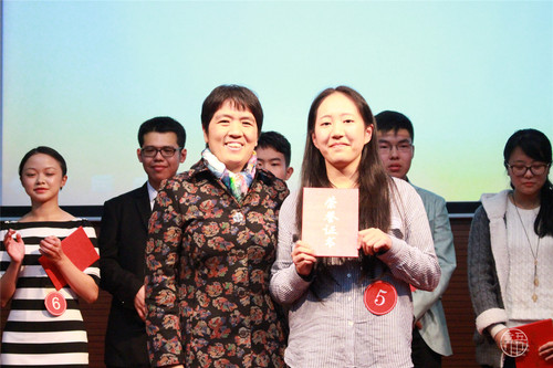 2 刘伟副书记与一等奖选手合影 2 刘伟副书记与一等奖选手合影