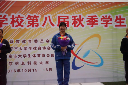 曾银霞蝉联400米冠军 曾银霞蝉联400米冠军