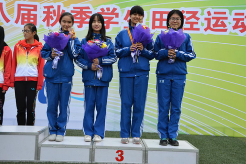 许慧 刘詝 危欢 巨爽获得女子4×100米接力铜牌 许慧 刘詝 危欢 巨爽获得女子4×100米接力铜牌