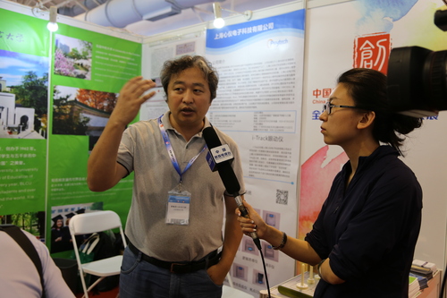 高立群教师接受中国教育电视台采访 高立群教师接受中国教育电视台采访