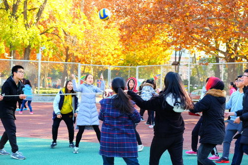 4 “动感颠球”密切配合 4 “动感颠球”密切配合