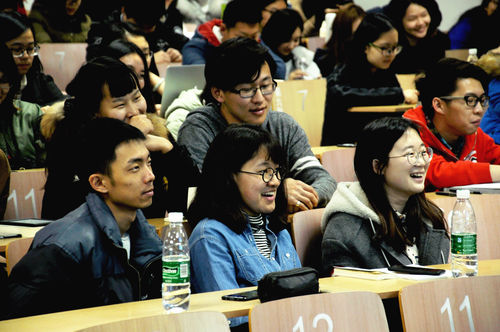 4 认真参加培训的志愿者 4 认真参加培训的志愿者