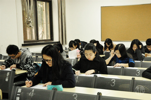 1参赛同学正在进行笔试 1参赛同学正在进行笔试