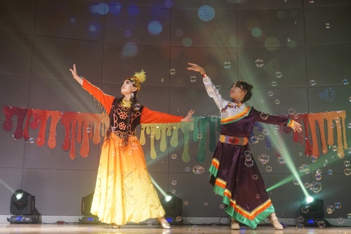 《情共舞》舞蹈表演 《情共舞》舞蹈表演