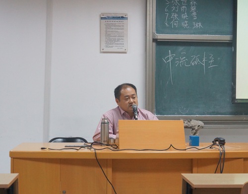 人文社会科学学部党委副书记张阳老师授课 人文社会科学学部党委副书记张阳老师授课