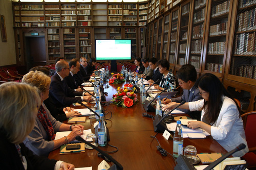 图片一:许琳主任一行与圣心大学校方举行会谈-001 图片一:许琳主任一行与圣心大学校方举行会谈-001