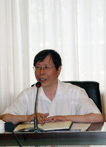 崔校长主持会议 崔校长主持会议