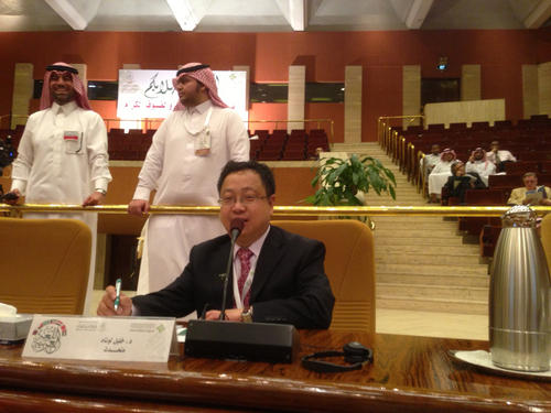 罗林老师在大会上发言 罗林老师在大会上发言