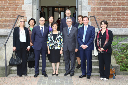 图片六:许琳主任与全体意方代表合影留念-001 图片六:许琳主任与全体意方代表合影留念-001