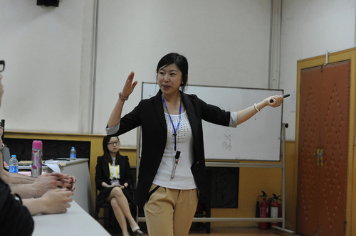 3.杨帆同学进行课堂展示 3.杨帆同学进行课堂展示