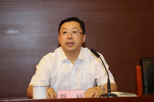 刘校长主持 刘校长主持