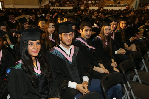 中外毕业生 中外毕业生