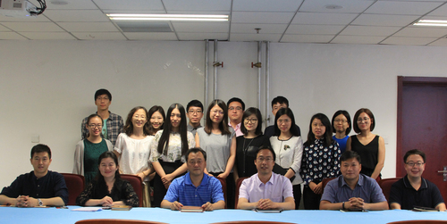 倪书记和学生处全体合影 倪书记和学生处全体合影