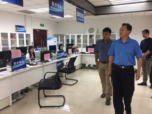 倪书记参观一站式服务大厅 倪书记参观一站式服务大厅