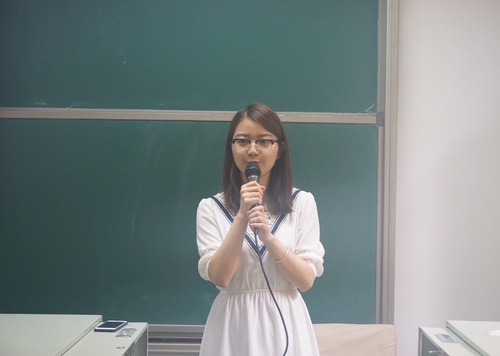 彭珮同学主持启动仪式 彭珮同学主持启动仪式