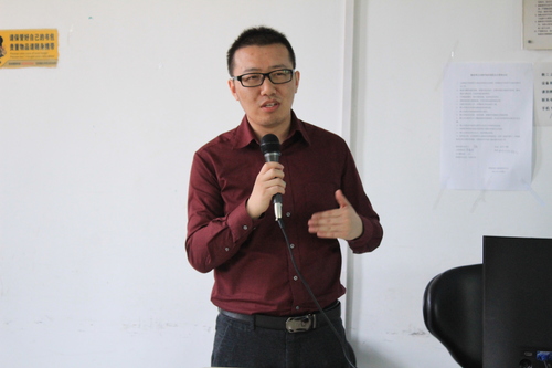 图4 校友李波先生寄语英院学子 图4 校友李波先生寄语英院学子