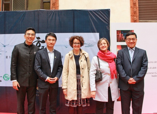 孔院院长与嘉宾合影 - 复件(1) 孔院院长与嘉宾合影 - 复件(1)