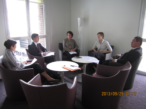 与法国巴黎东方语言文化学院会谈 与法国巴黎东方语言文化学院会谈