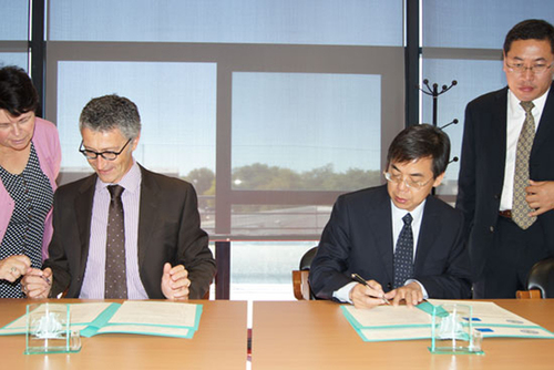 与法国拉罗谢尔大学续签孔子学院执行协议 与法国拉罗谢尔大学续签孔子学院执行协议