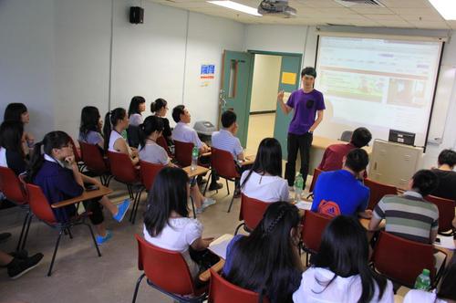 与香港大学学生交流 与香港大学学生交流