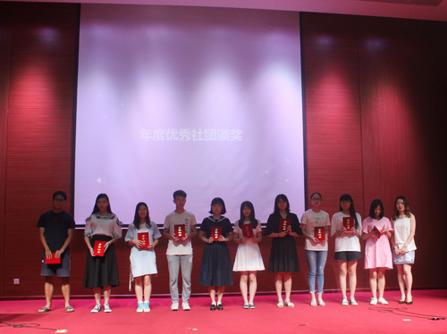 优秀社团代表合影 优秀社团代表合影
