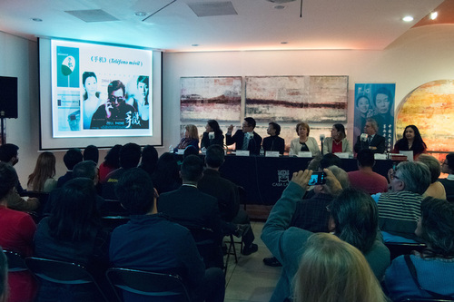 图五 孔院中方院长李程介绍刘震云作品 图五 孔院中方院长李程介绍刘震云作品